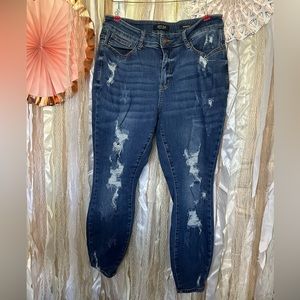 #18 Judy Blue 16w Skinny Fit - Distressed Like New SUPER CUTE
